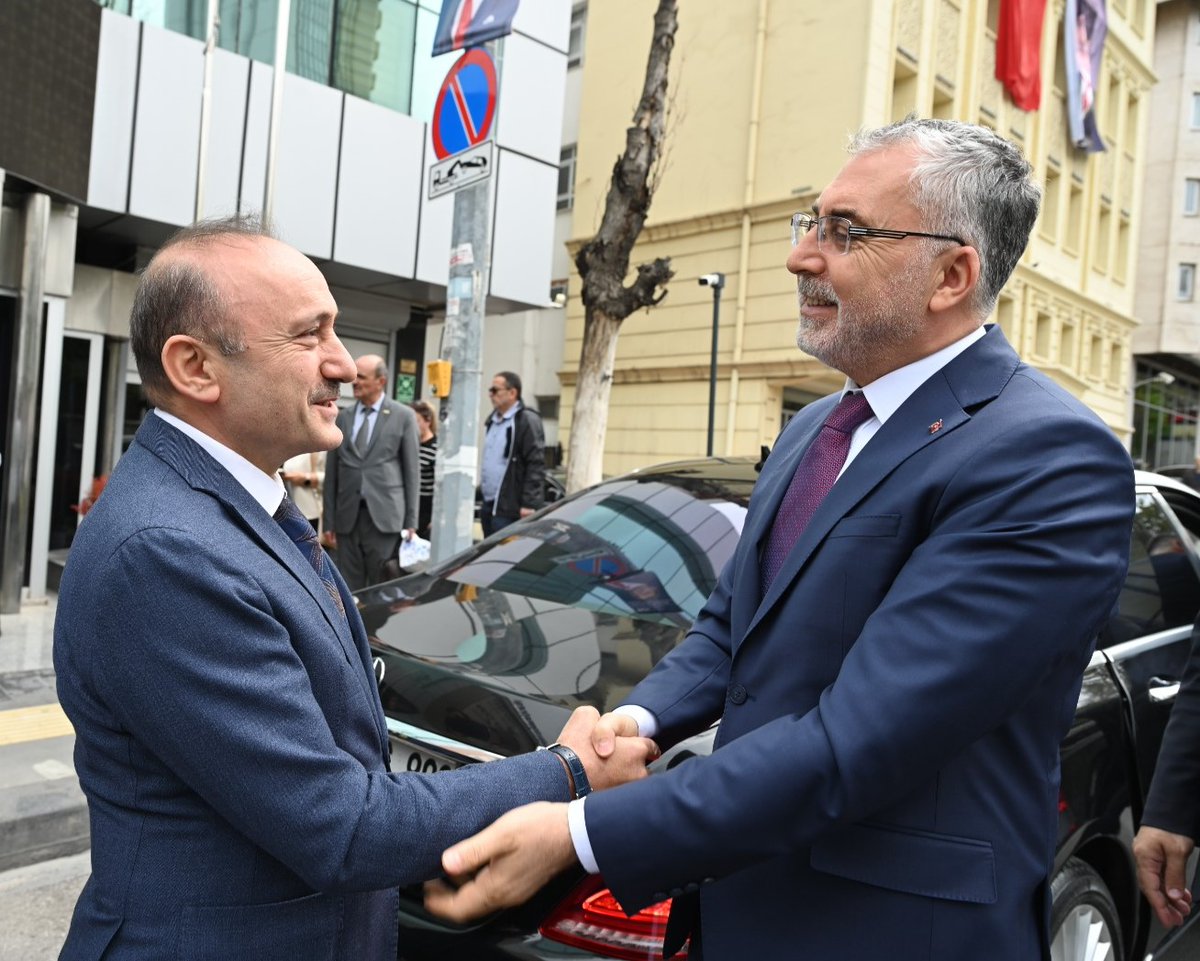 Taşerondan kadroya geçen işçinin yıllardan beri beklediği çözüm; tayin yasağının bir an önce kaldırılmasıdır.

Bu konuyu hem Konfederasyonumuz nezdinde, hem, Sendika hem de Devlet Sert olarak gündemde tutmaya devam edeceğim.  Çalışma ve Sosyal Güvenlik Bakanımız Prof. Dr. Sayın