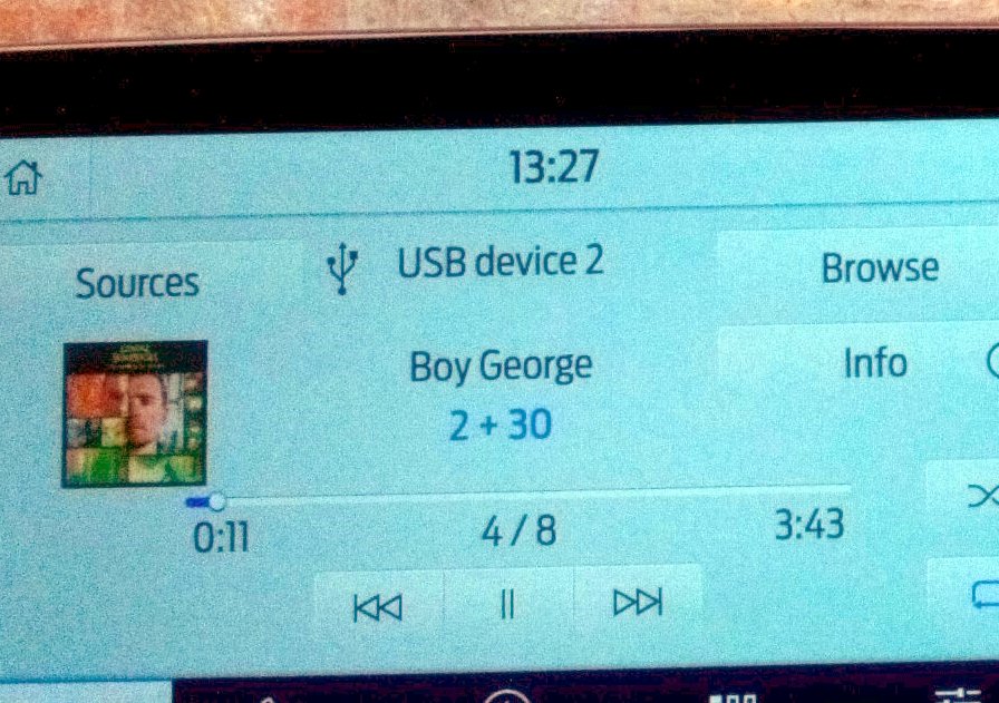 Listening to the @GeorgeBoomsma album in the car and the system seems to think he's @BoyGeorge.