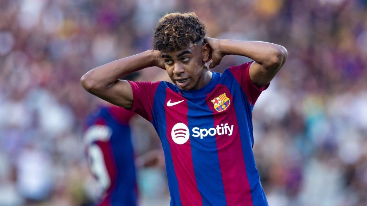 Mario___RM's tweet photo. NUEVO RÉCORD📋

Lamine Yamal se convirtió ayer con 16 años en el jugador más joven de la historia en perder 3 Clásicos seguidos.

Sigue haciendo historia el chaval. https://t.co/pCWo9oRxDV
