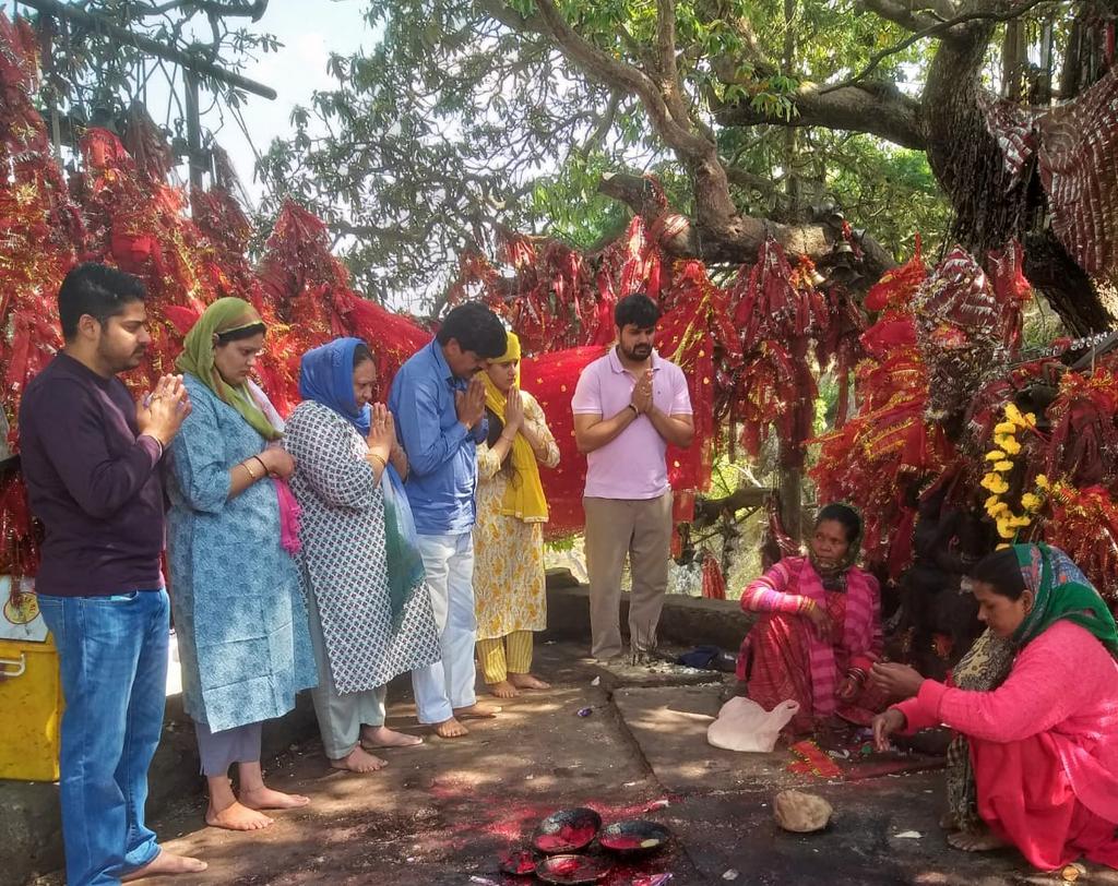 परिवार सहित बाबा काल भैरव नाथ जी के दर्शन कर समस्त राज्यवासियों के जीवन में सुख, शांति, समृद्धि और खुशहाली की कामना की। #जयकालभैरवनाथ