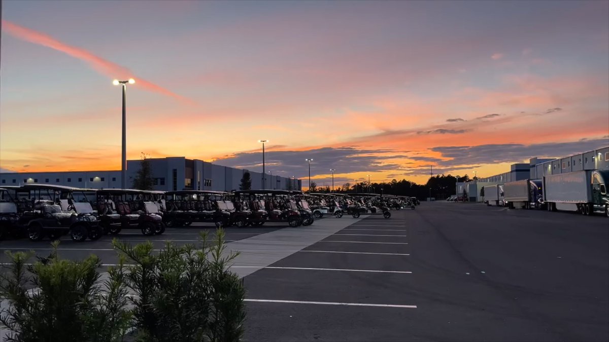 evogolfcarts's tweet photo. Today, we're looking at the final of our 3 U.S. warehouses in the vibrant city of Orlando, FL! 🇺🇸 This expansive facility spans a whopping 350,000 sq. ft. and serves as the central hub for all our East Coast operations. 

#golfcarts #florida #evoltuion #inventory #orlando https://t.co/o3Gt1PpJYo