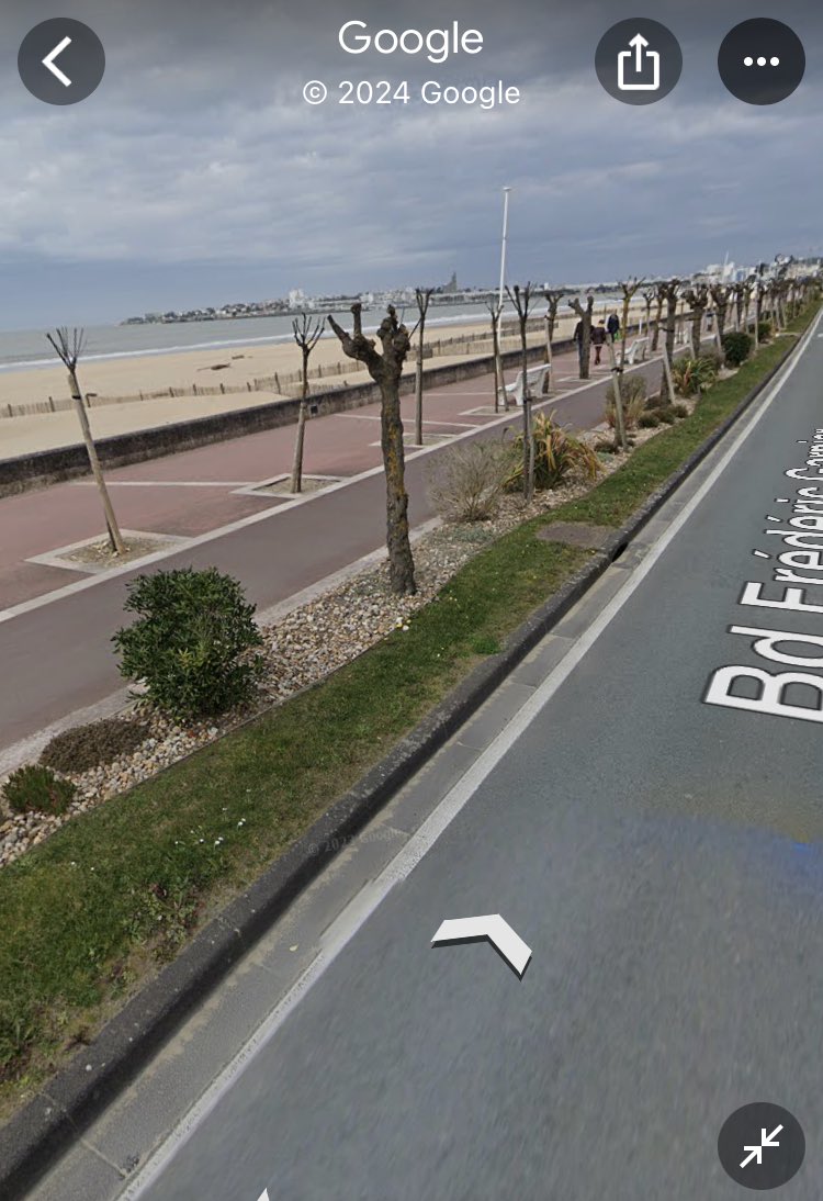 What #Salthill could be. This is Royan a costal resort in the Charente-Maritime that I cycled through some years ago. A cycle path off the boulevard on the beach side.