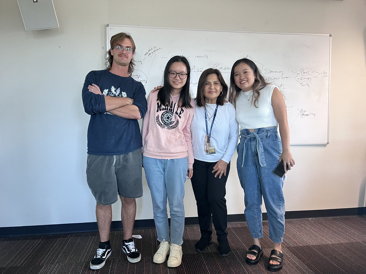 Great talk with 3 sharp <a href="/UQCom_Arts/">UQ Communication & Arts</a>’ Honours students developing 3 different theses in 3 different fields but united in their refreshing intellectual curiosity. Thanks Ivy, Rhett &amp; Sonia, you made my day &amp; confirmed the importance of critical thinking in the humanities
@HASSUQ