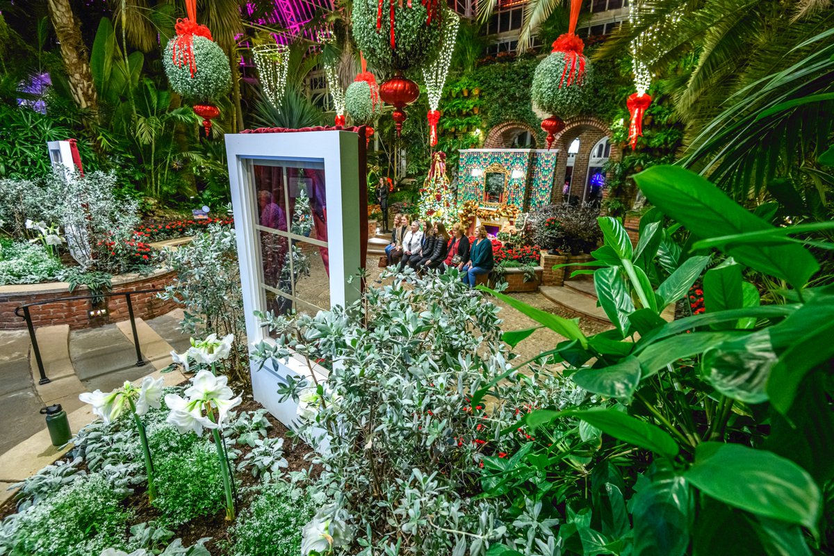 #IMLSmedals finalist @phippsnews is one of the few remaining conservatories in the US to continue an annual tradition of seasonal flower shows – Spring🌸, Fall🍂 & Winter🌲! The Fall Flower Show is believed to be the nation’s longest-running. 📷: Paul G. Wiegman