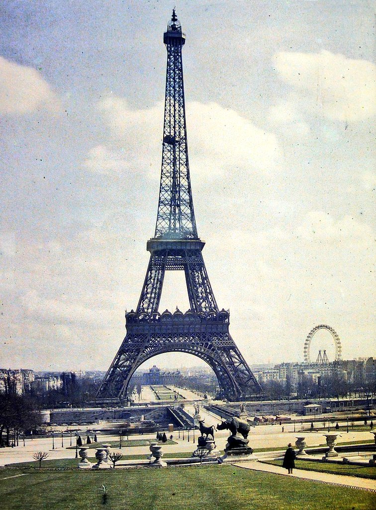 Auguste Léon. 
La Tour Eiffel 
Autochrome 1914. Paris 
Musée Albert Kahn