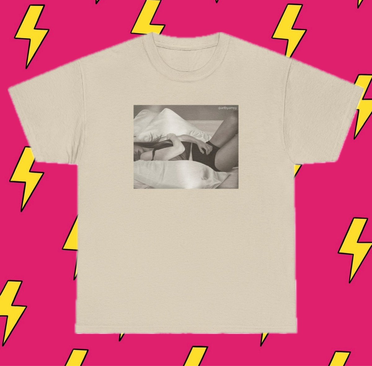 artbyamyy's tweet photo. NEW! Taylor Swift TTPD T-shirts 🪶🤍

Print, sweatshirt, tote bag and mug also available! ✨

Etsy 🔗 in bio! 

Please share 🥰 

#TTPD #TaylorSwift https://t.co/vlbwt6nr1p