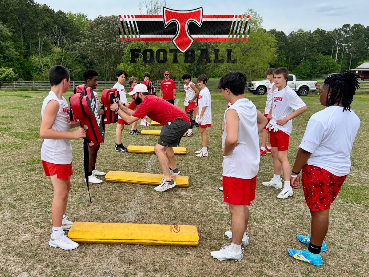 ⚫️🔴FUTURE TITANS DOIN' WORK🔴⚫️ 💪🏼Players and Coaches from @DCMS_Knights and @MBMSfootball worked hard at Spring Practice last week.💪🏼 🚨We're excited to see these young men compete next year! #GUS #HoldTheRope #TitanFamily