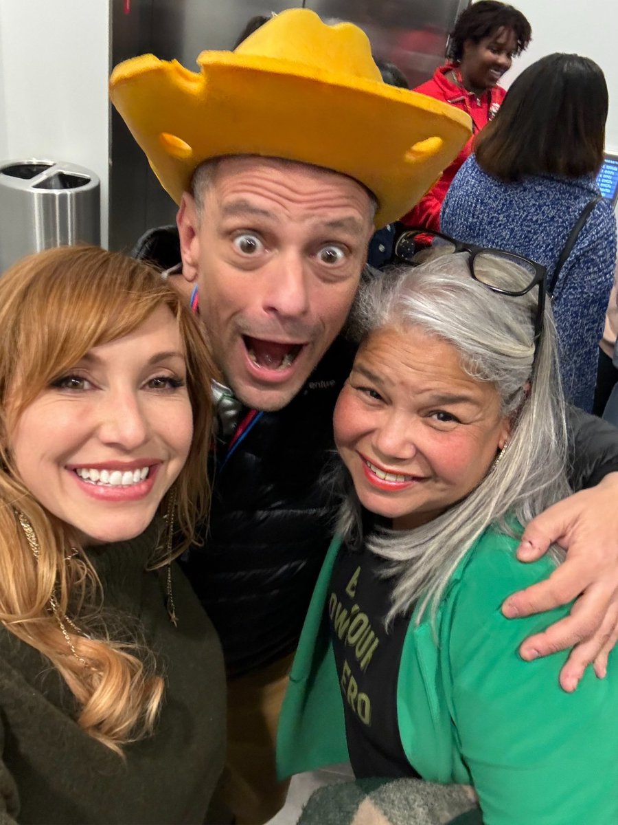 My super kind hearted friend @StephenRitz from @greenBXmachine has worn out the last of his signature cheese hats. If any of my Wisconsin peeps have one they are willing to donate, please hit me up.