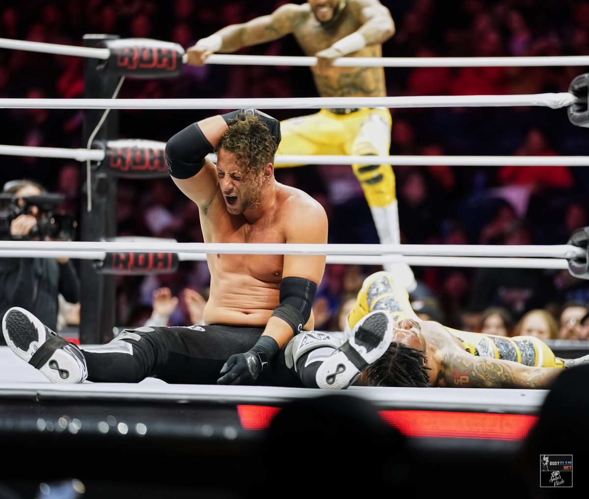 AmberNicoPhoto's tweet photo. The undisputed kingdom vs. The Infantry at ROH in Worcester, MA #aew #aew #aewdynamite #aewrampage #theinfantry #carliebravo #shawnsean #matttaven #mikebennett #undisputedkingdom #aewcommunity #ringofhonor #allelitewrestling #allelitewrestlingnews #wrestling #wrestlingmedia #wrestlingfan #wrestlingfans #femalephotographer #digitalphotography #ambernicophoto #ambernico #sony #boston #gothgirl #massachusettsphotographer #worcester