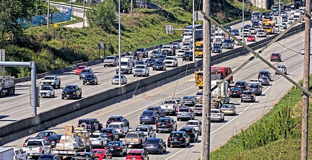 ⚠️VEHICLE INCIDENT #BCHwy1 - only one lane westbound is getting through just after the Kensington Ave overpass.
Expect delays.
#BurnabyBC
ℹ️drivebc.ca/mobile/pub/eve…