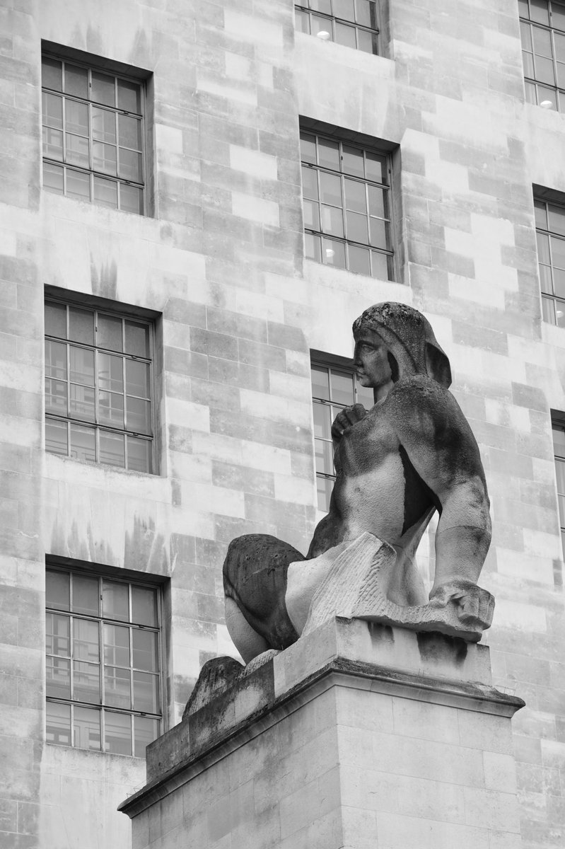 Whitehall. London. #Nikon #London #blackandwhitephotography #streetphotography #photo #photography #photooftheday #PhotoMode #Photographie #blackandwhite  #holidays   #20Aprile #BRIGHTsHomePartyinJP #bbtvi #amici23 #generacion98 #Dubai #LovelyRunner