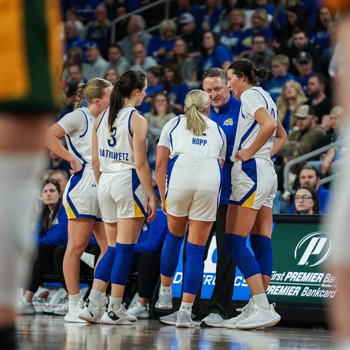 Top-20 in the national ranks 🔢

#𝟴 » 3FG% - 38.1%
#𝟭𝟭 » FG% - 47.8%
#𝟭𝟯 » Opponent 3FG% - 26.7%
#𝟭𝟵 » Rebound Margin - 7.5 RPG

#GoJacks 🐰