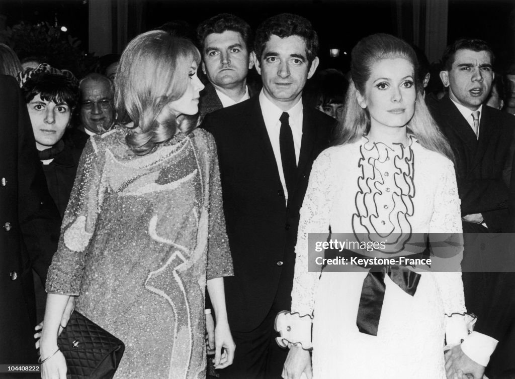 zoeRchrd's tweet photo. je repensais à l'avant-première des demoiselles qui y avait eu lieu en 1967 à chaque fois que j'y allais snif
si vous voulez connaître un peu l'histoire de cette salle c'est bien détaillé ici : https://t.co/2mkDMVc7CY https://t.co/Bz9ZhOTjpf