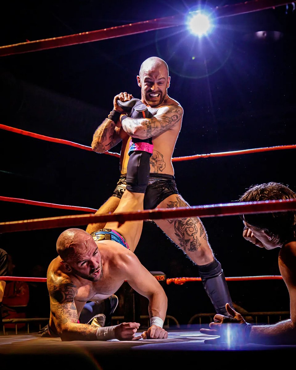 MinionPortraits's tweet photo. TAP OUT!!

@chrisridgeway__ ankle locks @Robbie_X_ 
At @RevProUK Sheffield https://t.co/QXJXIbaSzd