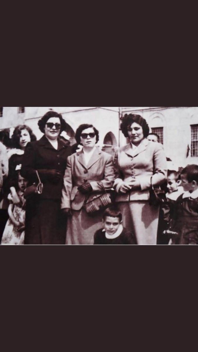 'Bağımsızlık Mustafa Kemal'den armağandı bize...' Sivas 1958 - 23 Nisan Ulusal Egemenlik ve Çocuk Bayramı Törenlerinde, Deniz, annesi ve öğretmenleri ile. #23NisanKutluOlsun