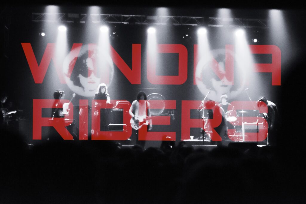 Winona Riders en Teatro Vorterix. Crónica por Joaquín Morel. Fotos de Jessishei moviendocultura.com.ar/winona-fucking…