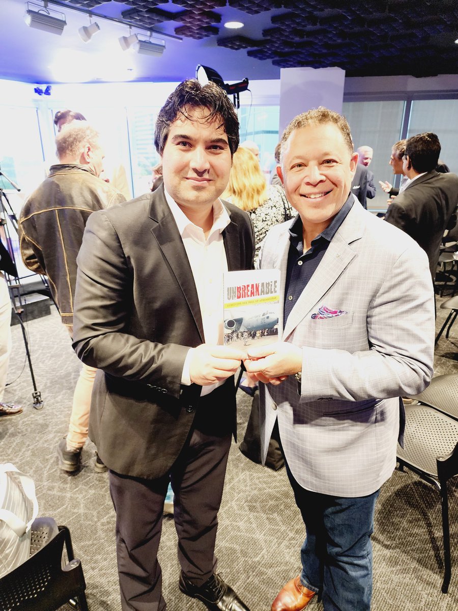 siamuden's tweet photo. Great meeting Rico Pena at the Visionaries Roundtable in Dallas, Texas! I truly admire his message and enjoyed gifting him a copy of my book, Unbreakable.
#VisionariesRoundtable #Dallas #Unbreakable BrandYourself KaarPoh Doug Crowe Jen M. Crowe Author Your Brand #siampasarly https://t.co/rpR7KkbgYc