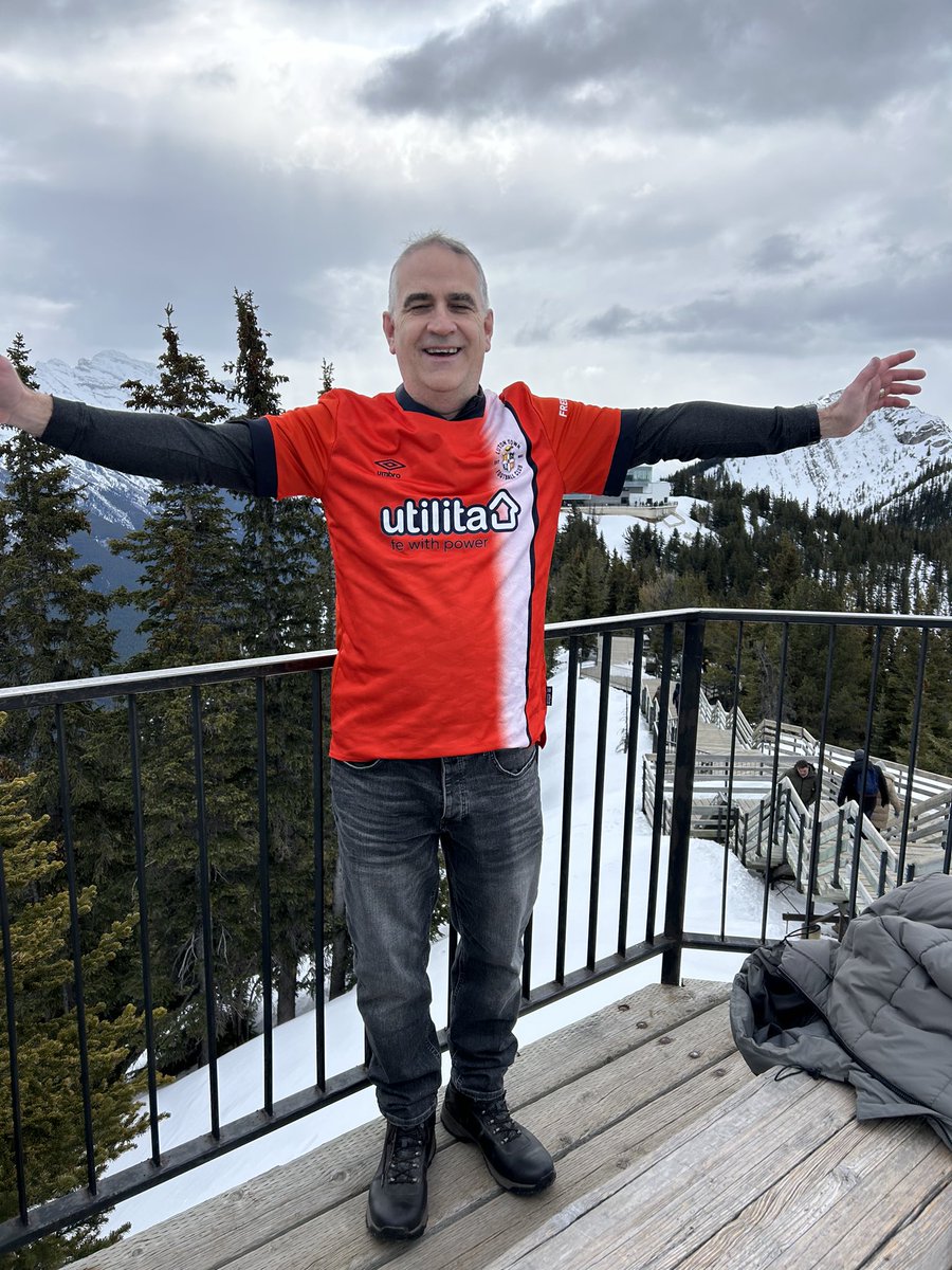 Come on you Hatters! We can still do this, greetings from the Canadian Rockies 🇨🇦 @LutonTown @wearelutontown @OhWhenTheTown #LTFC #COYH