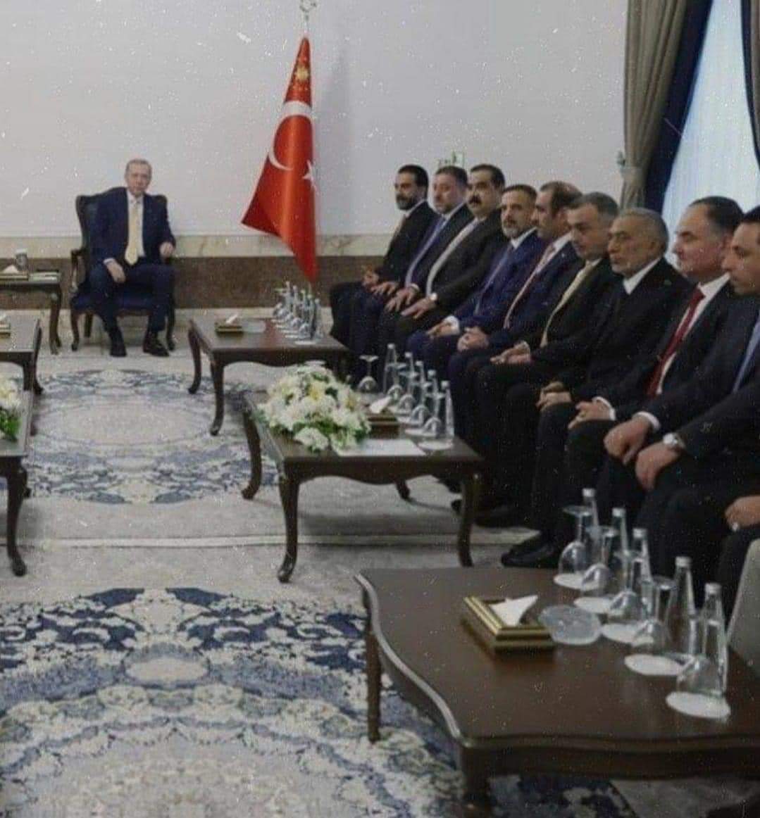 alshayakhliu11's tweet photo. اتخيل بس اتخيل …الكاعد السيد ابراهيم رئيسي والعلم ايراني ..والكاعدين قادة الكتل الشيـ ـعية …
الــ ـدونية شنو راح ينشرون ؟والصفحات شنو راح تنشر؟؟؟ https://t.co/pvj0T3siNN