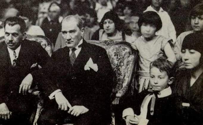 figenscch's tweet photo. Beni ne zaman görmek isterseniz aynaya bakın. Siz Türk çocukları benim birer parçamsınız, ben de sizin..
Mustafa Kemal Atatürk

23 Nisan Ulusal Egemenlik ve Çocuk Bayramı kutlu olsun 🇹🇷 https://t.co/wqZzwoIx4o