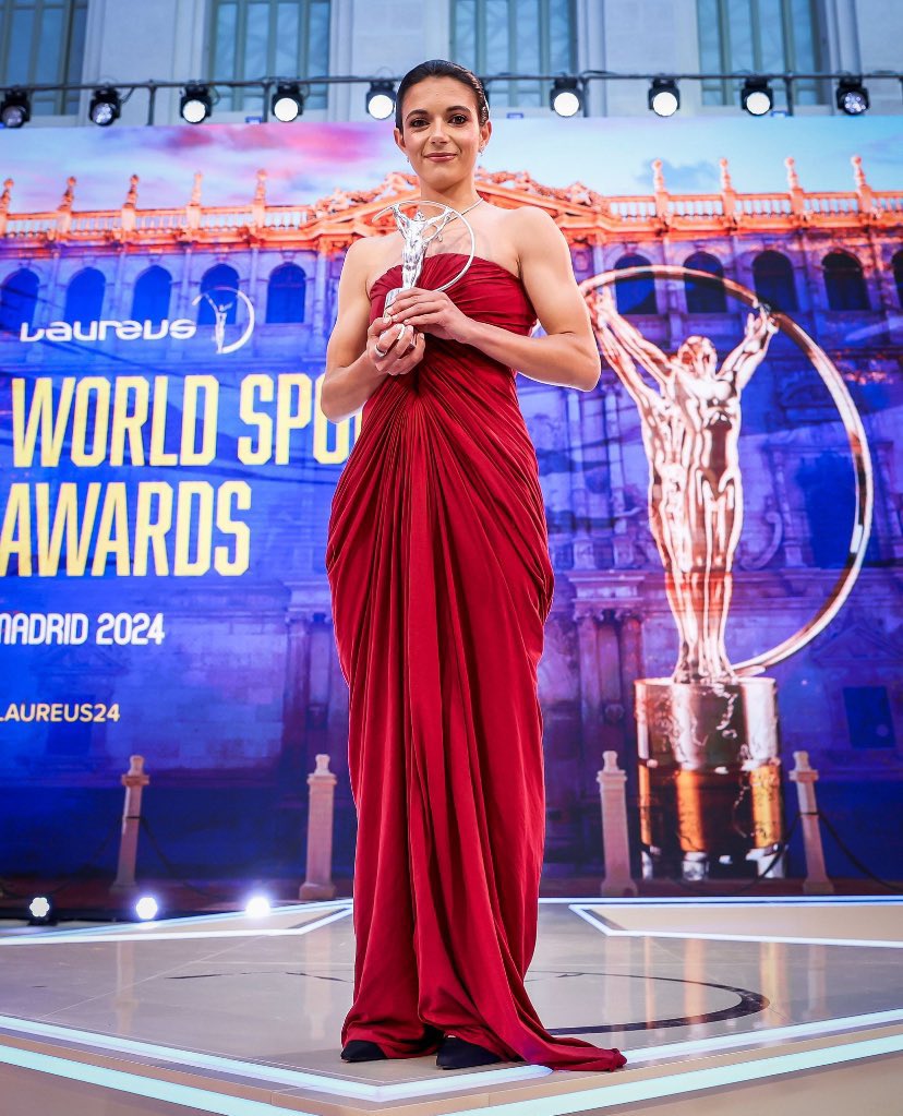 Ballon D’or Aitana Bonmatí wins  the prestigious Laureus World Sportswoman award. 🌟

She becomes the first female footballer to win this award. 

Congratulations @AitanaBonmati