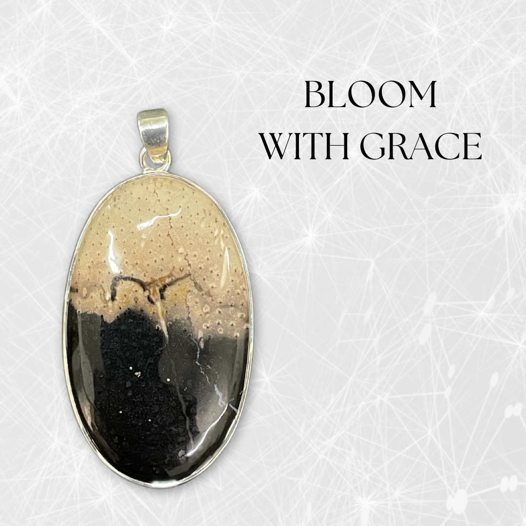 JewelsCraze7's tweet image. A shimmering reminder: You carry your own light!

#jewelscraze #pendantcollection #handcraftedmagic #gemstonejewelry #jewelrylove #jewelryforher