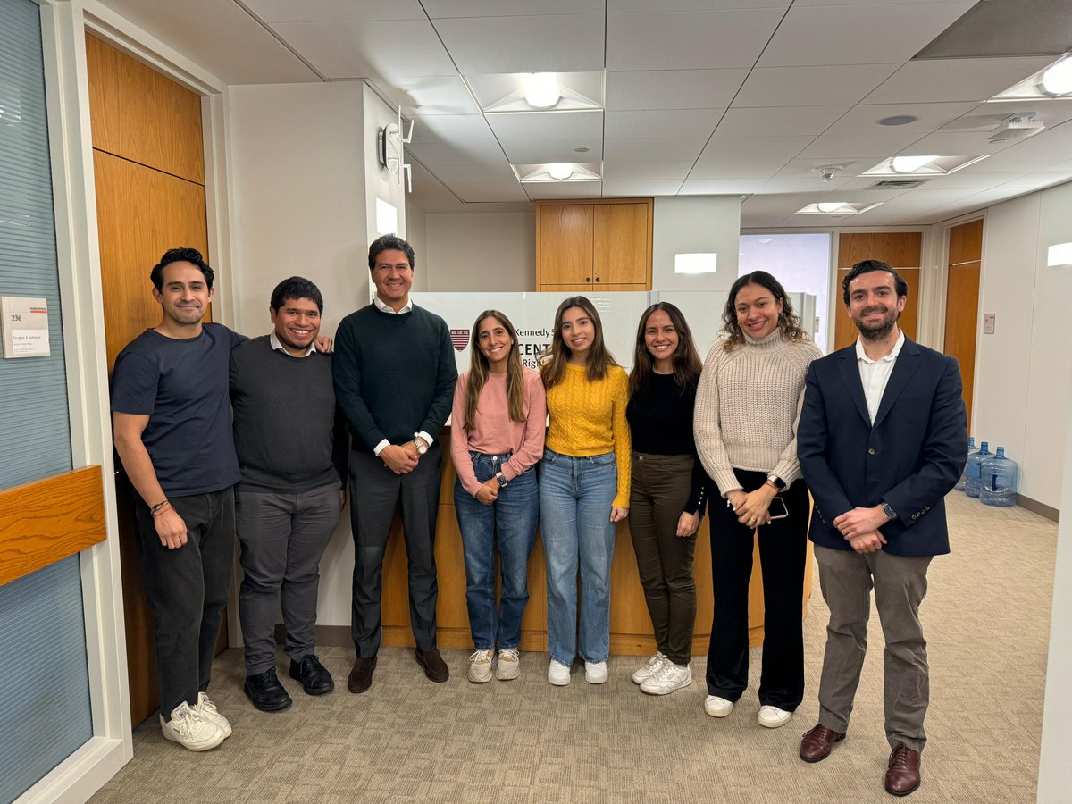 I had the opportunity to meet with Colombian students from the business school at @Kennedy_School. This gathering allowed us to share innovative ideas and rethink financial solutions that development banks can contribute to Colombian communities.