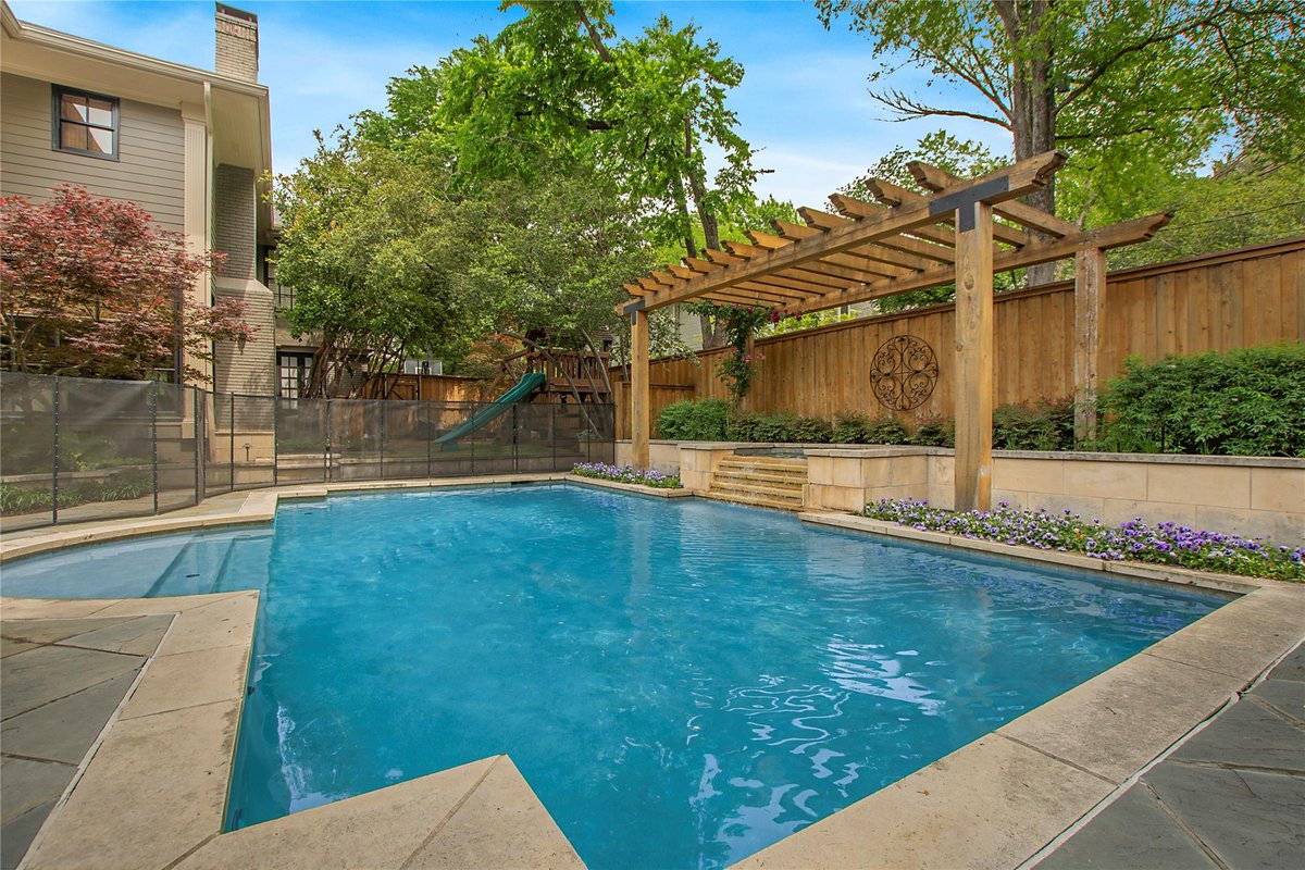 HISTORIC GEM! This gorgeous home in #HighlandPark perfectly balances timeless elegance with modern convenience. 

3657 Stratford Avenue | Highland Park
4 🛏️ | 6.5 🛁 | 5,360 Sq. Ft. 
Offered for $6,999,000

📧:Rogers@RogersHealy.com

#RogersHealy #RHADFW #DFWRealtor