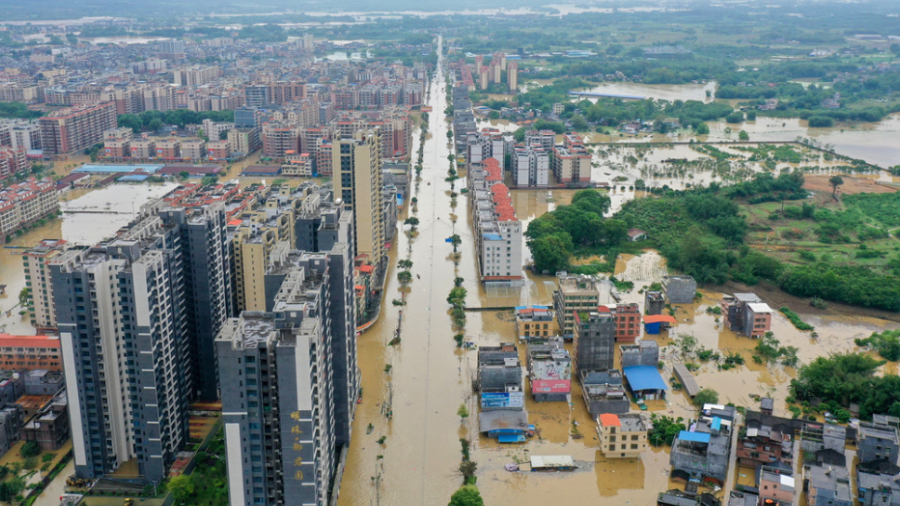 #Internacionales #22abril Fuertes lluvias causan inundaciones 'únicas en un siglo' en el sur de China