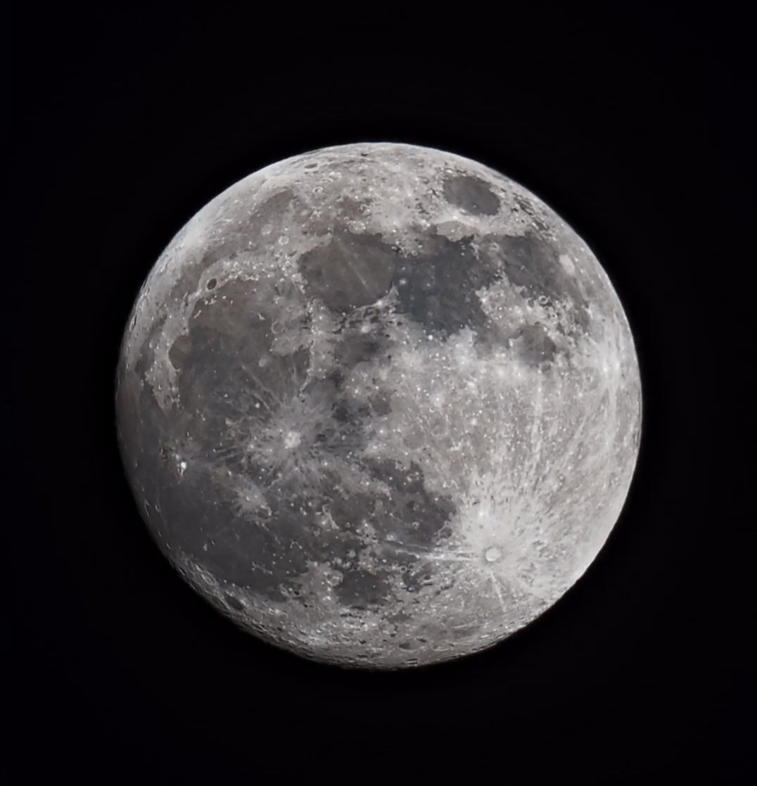 de bijna-volle maan boven amersfoort, 22 apr 2024, met de seestar s50