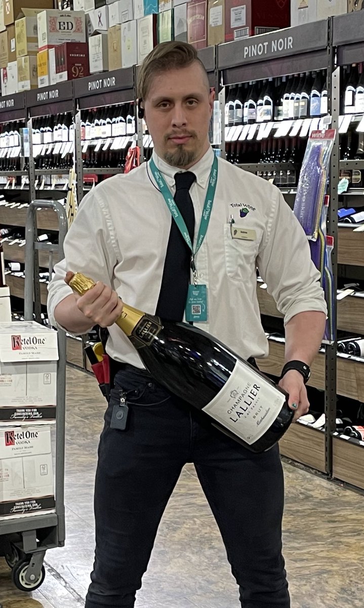 SigmaCaldera's tweet photo. “Y’all tryna play some commander? This champagne should last us the whole game…”

6 Liters 🍷 https://t.co/mhAFlHXcKZ