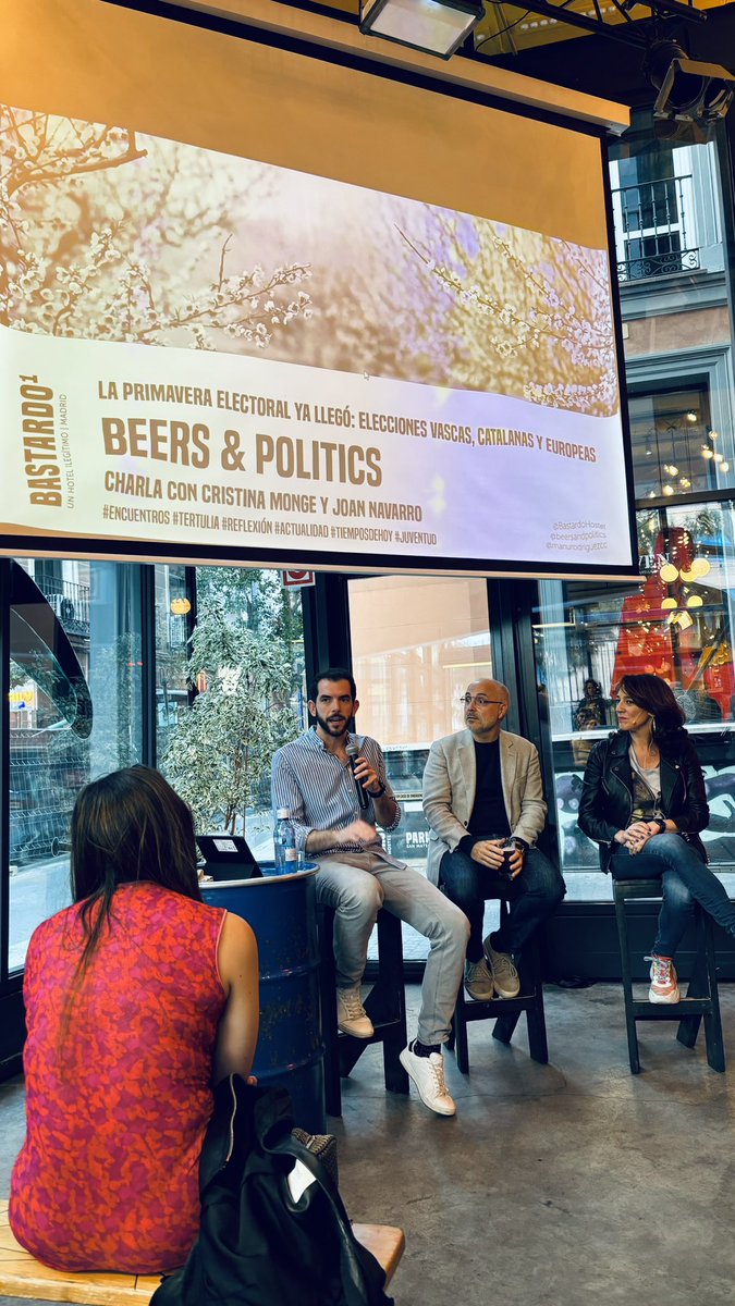 🎤 Acabamos el día aprendiendo y debatiendo de política en un <a href="/beerspolitics/">Beers&Politics</a> sobre las campañas electorales de estos meses. 🗳️ 
#Euskadi #Cataluña #Europeas 

Con <a href="/tinamonge/">cristina monge 🇪🇺</a> <a href="/joannavarro0/">Joan Navarro (cuenta desactivada)</a> y <a href="/ManuRodriguezCC/">Manuel Rodríguez 🦦</a>