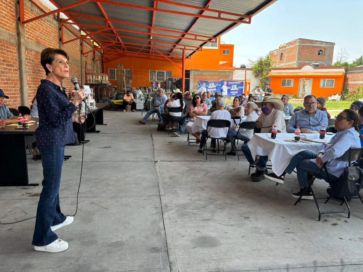 Junto a nuestros amigos productores de #Acámbaro sumamos fuerzas para rescatar al campo mexicano.

Desde el #Senado, seremos la voz fuerte para impulsar el riego tecnificado y los apoyos para el desarrollo agrícola.

#ClaroQuePodemos #AdrianaCandidataAlSenado💪🏻🩷 #VotaPAN