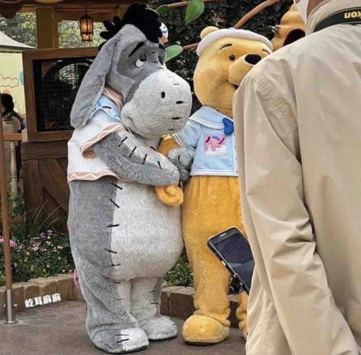 Yo cuando estoy rodeado de gente que no conozco: