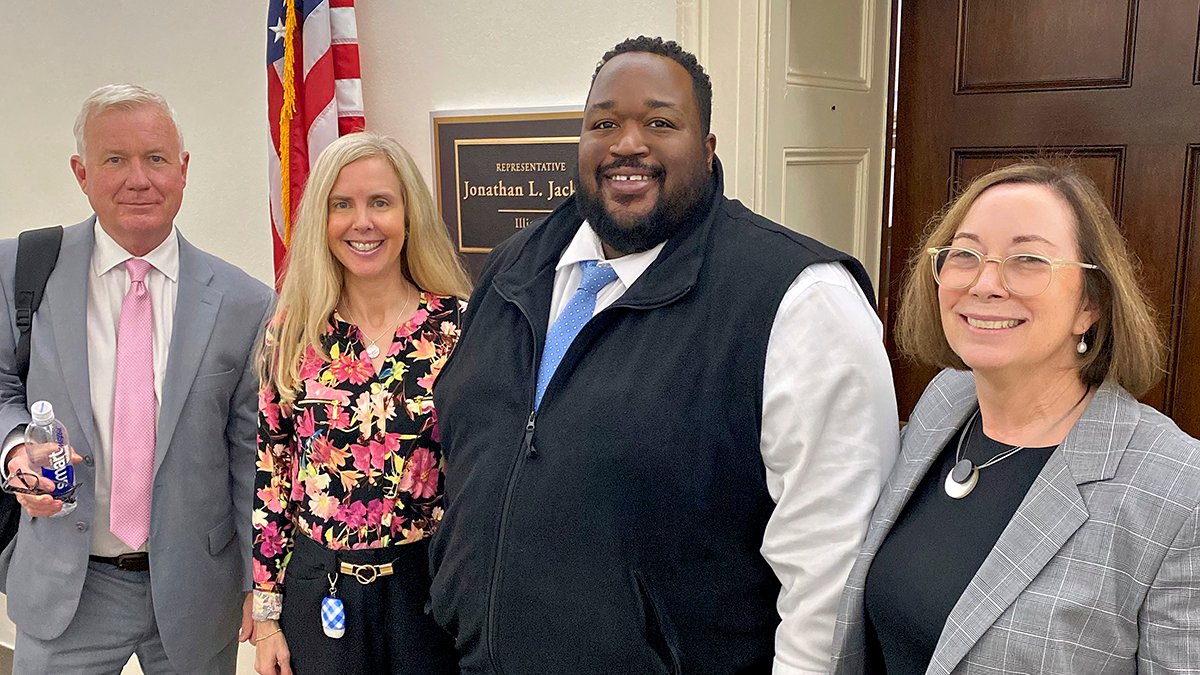 ASNKidney's tweet photo. On 4/19, #KidneyAdvocates met in DC to encourage ⬆️ funding for the @HRSAgov Organ Transplantation Program to implement the Securing the US OPTN Act.

Join in: https://t.co/72Eu6ocW7L

@MichelleJTx @KristaLentine @rhiruns @VineetaKumar8 @KidneyBea_n @RachelPatzerPhD @KidneySW https://t.co/rcUs95E9Or