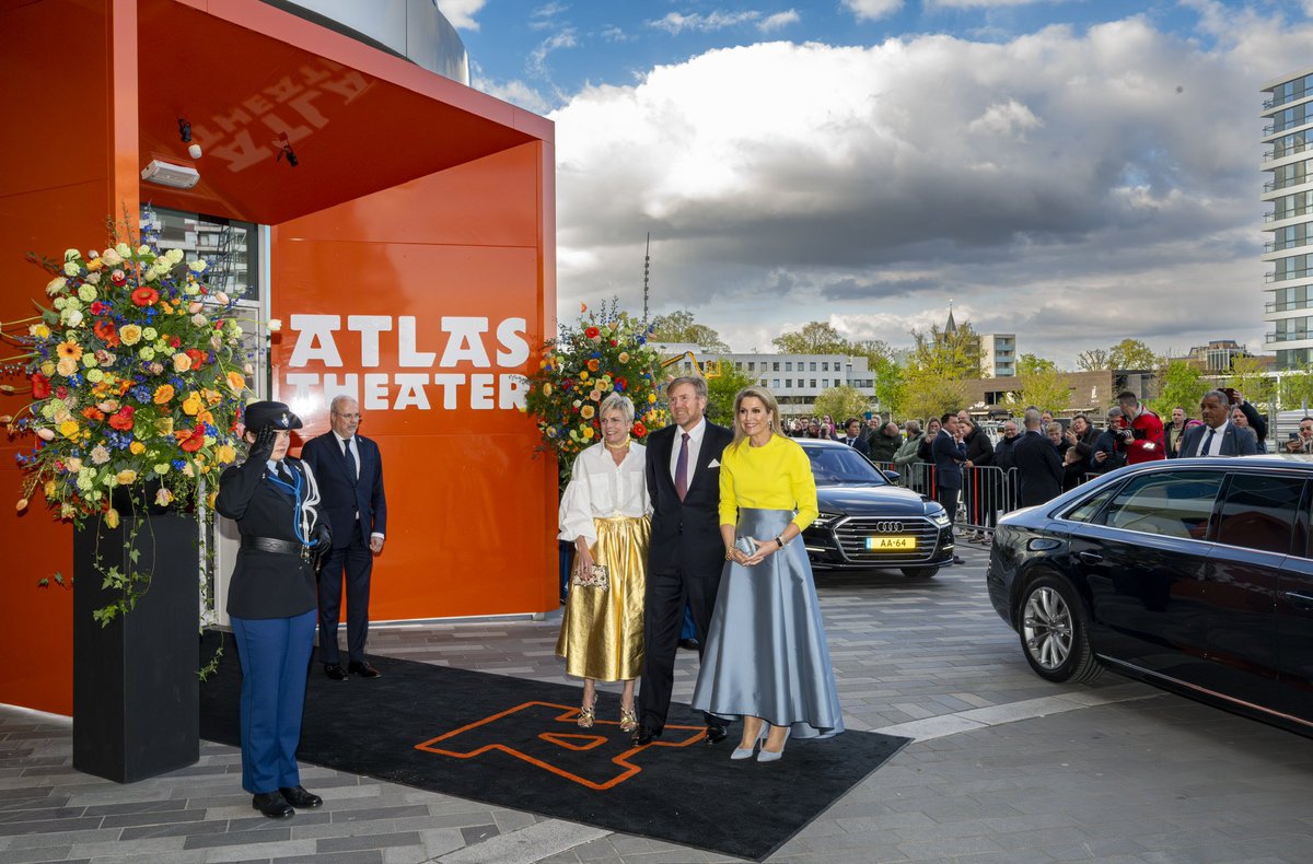 Dit jaar viert de Koninklijke familie zaterdag 27 april Koningsdag mee in Emmen. Als blijk van dank biedt het Koninklijk Paar traditiegetrouw het Koningsdagconcert aan. Het concert wordt 27 april om 20:35 uur uitgezonden op NPO 2. koninklijkhuis.nl/actueel/nieuws…