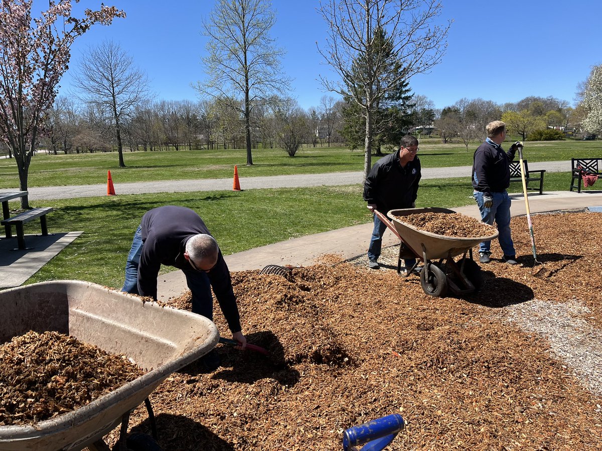 On #EarthDay, #MEMA staff spent part of the day volunteering for our partners at @Framingham_MA Parks & Rec to help beautify the Children’s Grove Playground area. Spreading woodchips will help keep this area for kids looking great, so they can continue to enjoy the outdoors!