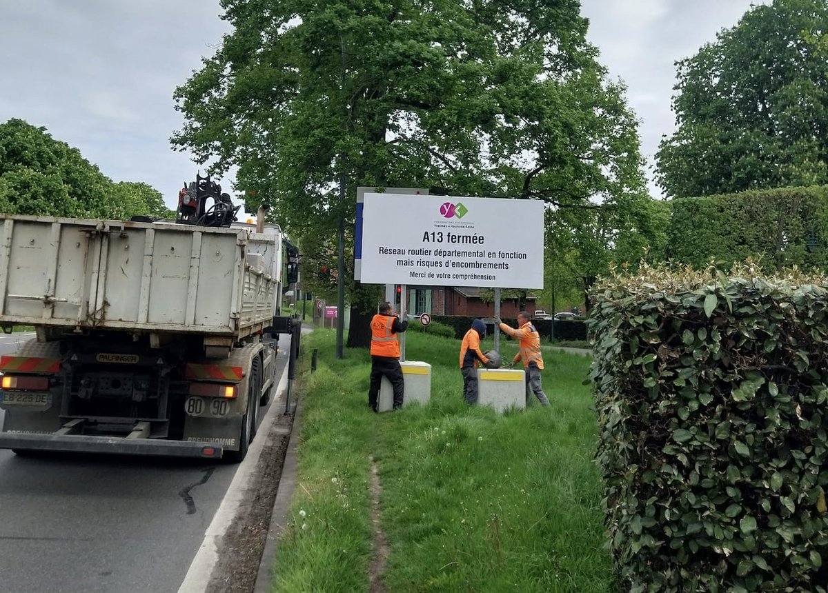 Les_Yvelines's tweet photo. #A13 🚨 L’A13 restera fermée à la circulation dans les 2 sens entre Paris et Vaucresson jusqu'au mardi 30 avril inclus.
👥Le réseau routier yvelinois reste ouvert et les agents du Département des Yvelines sont mobilisés afin d’assurer vos déplacements.
Restez prudents pour votre sécurité ainsi que celle de nos agents sur les routes.
⚠️Confirmation de la réouverture le 26 avril prochain.