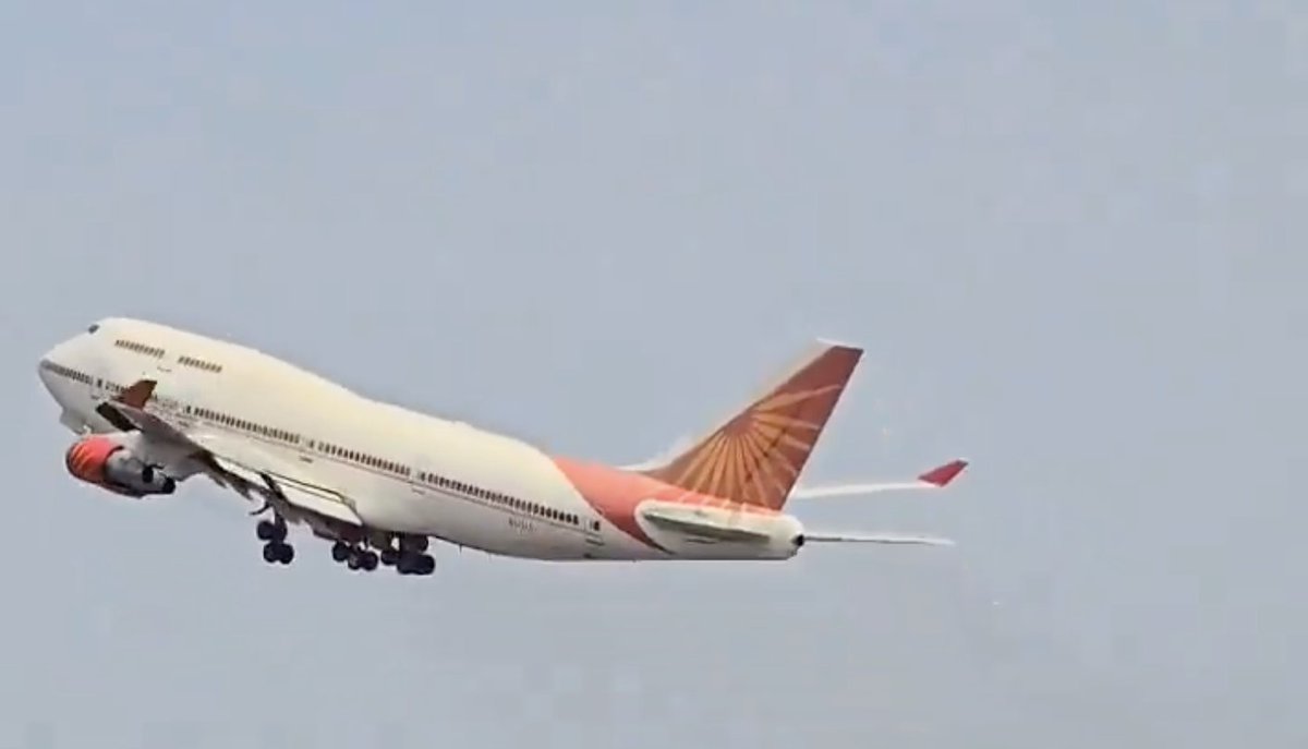 L'emblématique Boeing 747 « Queen of the Skies » d'Air India s'envole de Mumbai pour la dernière fois. 
L'avion a décollé pour Plainfield, aux États-Unis, où il sera démonté marquant la fin d'un chapitre illustre de l'histoire de l'aviation. #AirIndia #Boeing747