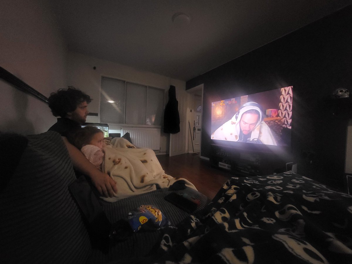 demi flynn tweet media