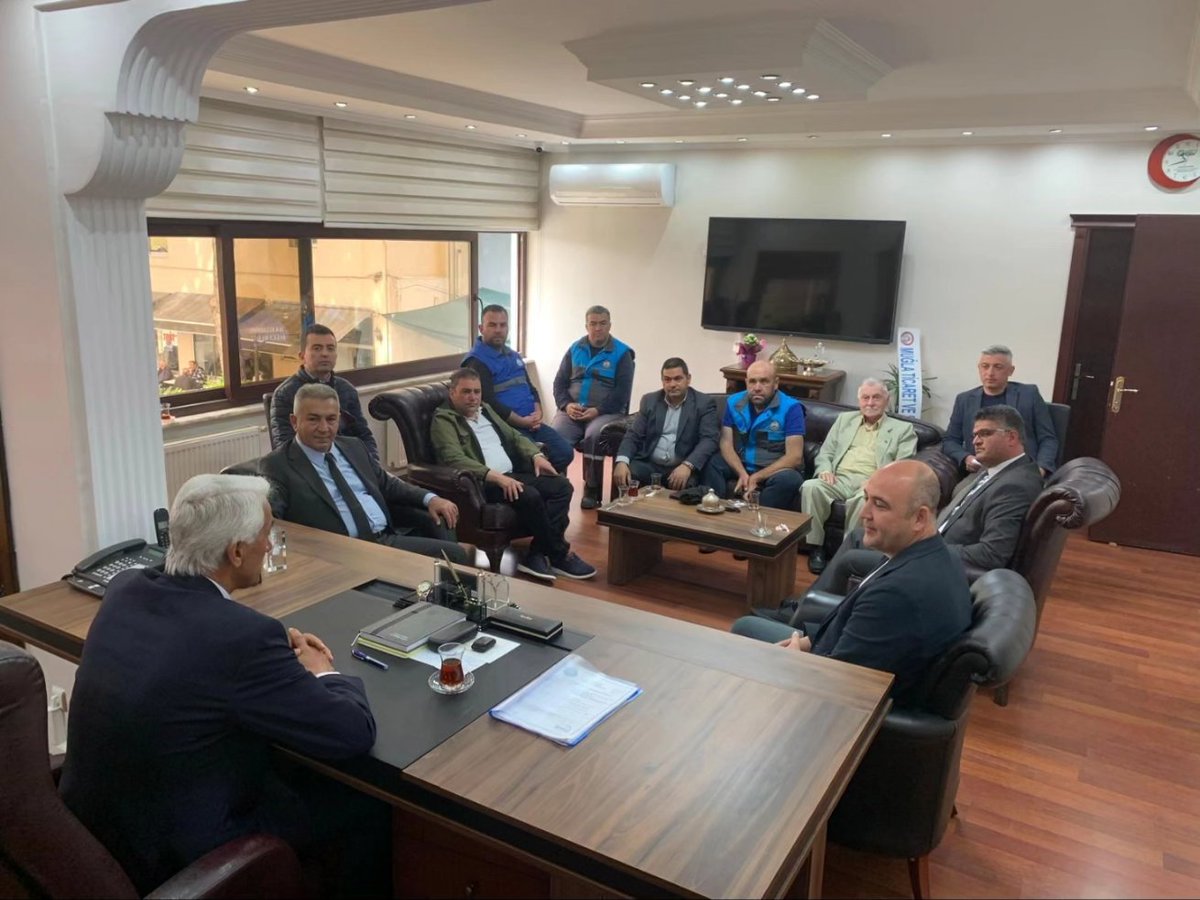 DiskMugla's tweet photo. Genel İş Genel Sekreterimiz Çetin Çalışkan ile birlikte Ula Belediye Başkanı Mehmet Caner’i ziyaret ettik.

Omuz omuza mücadelemize devam ediyoruz.

Yaşasın Disk
Yaşasın Genel-İş https://t.co/lHgdbVp5lH
