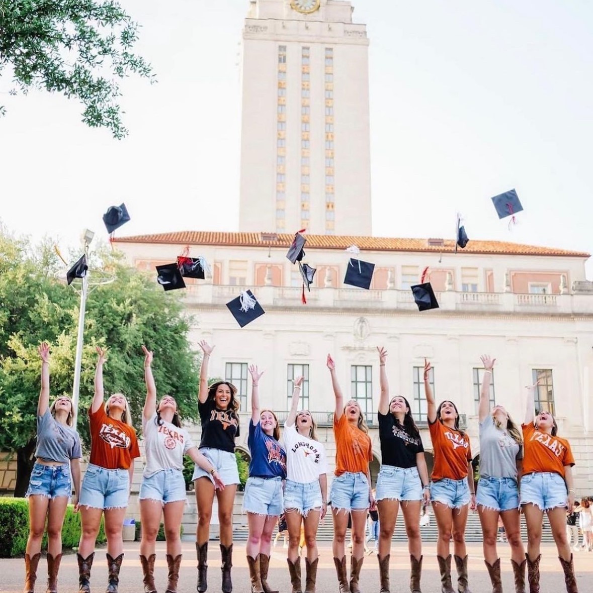 multacordanapa's tweet image. A gift as exceptional as their newest accomplishment! ✨ Surprise your Alpha Epsilon Phi graduate with our exquisite wines and graduation gift sets, plus enjoy 10% off graduation gifts with our code GRAD24 at checkout! 

#MultaCordaNapaValley #AlphaEpsilonPhi #AEPhi