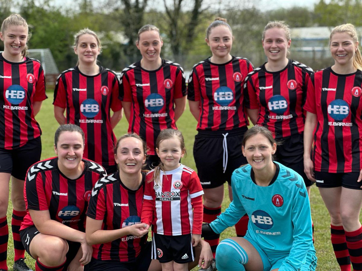 Our hat-trick hero’s, Suzie and Krissy, from yesterday’s 8-4 win. ⚽️⚽️⚽️ 🤝🏻 ⚽️⚽️⚽️ Well done ladies 👏🏻👏🏻 Also our mascot, Molly, who joined us for our pre-KO team talk and baked the team some amazing buns for their final home game of the season. Thanks Molly 🫶🏻 🔴⚫️🔴⚫️ #UTT