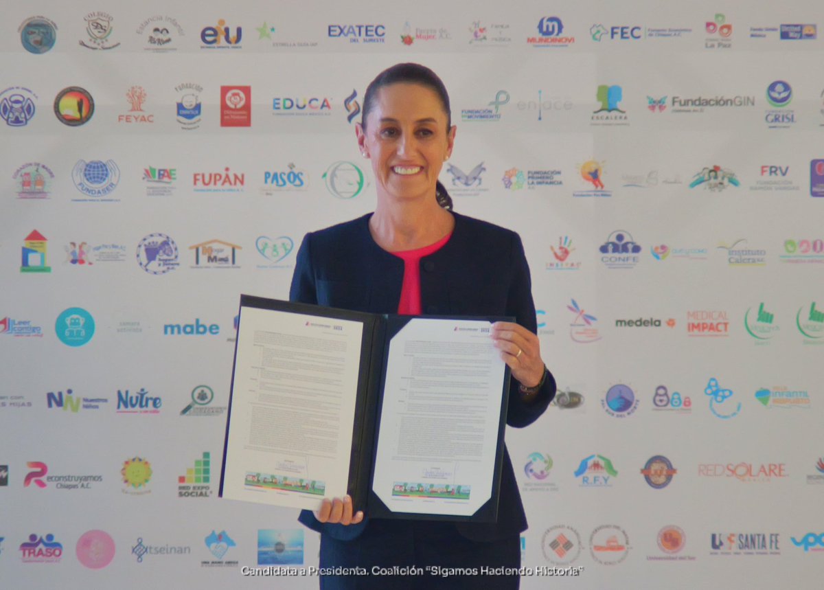 Claudiashein's tweet photo. Firmamos el Pacto por la Primera Infancia con el compromiso de avanzar en la salud y la nutrición, desde el embarazo hasta los primeros 6 años de vida, la educación y los cuidados, la protección y el bienestar. Las niñas y los niños nacieron para ser felices. Gracias por la invitación.