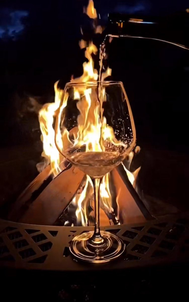 Hipnoticus_'s tweet image. Parece que hoy refresca el tiempo.
Cada situación da oportunidades distontas. #calidez