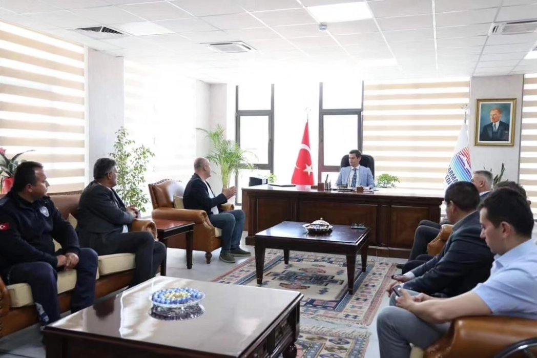 DiskMugla's tweet photo. Genel İş Genel Sekreterimiz Çetin Çalışkan ile birlikte Marmaris Belediye Başkanı Acar Ünlü'yü ziyaret ettik.

Omuz omuza mücadelemize devam ediyoruz.

Yaşasın Disk
Yaşasın Genel-İş https://t.co/sPSmt3qIjl