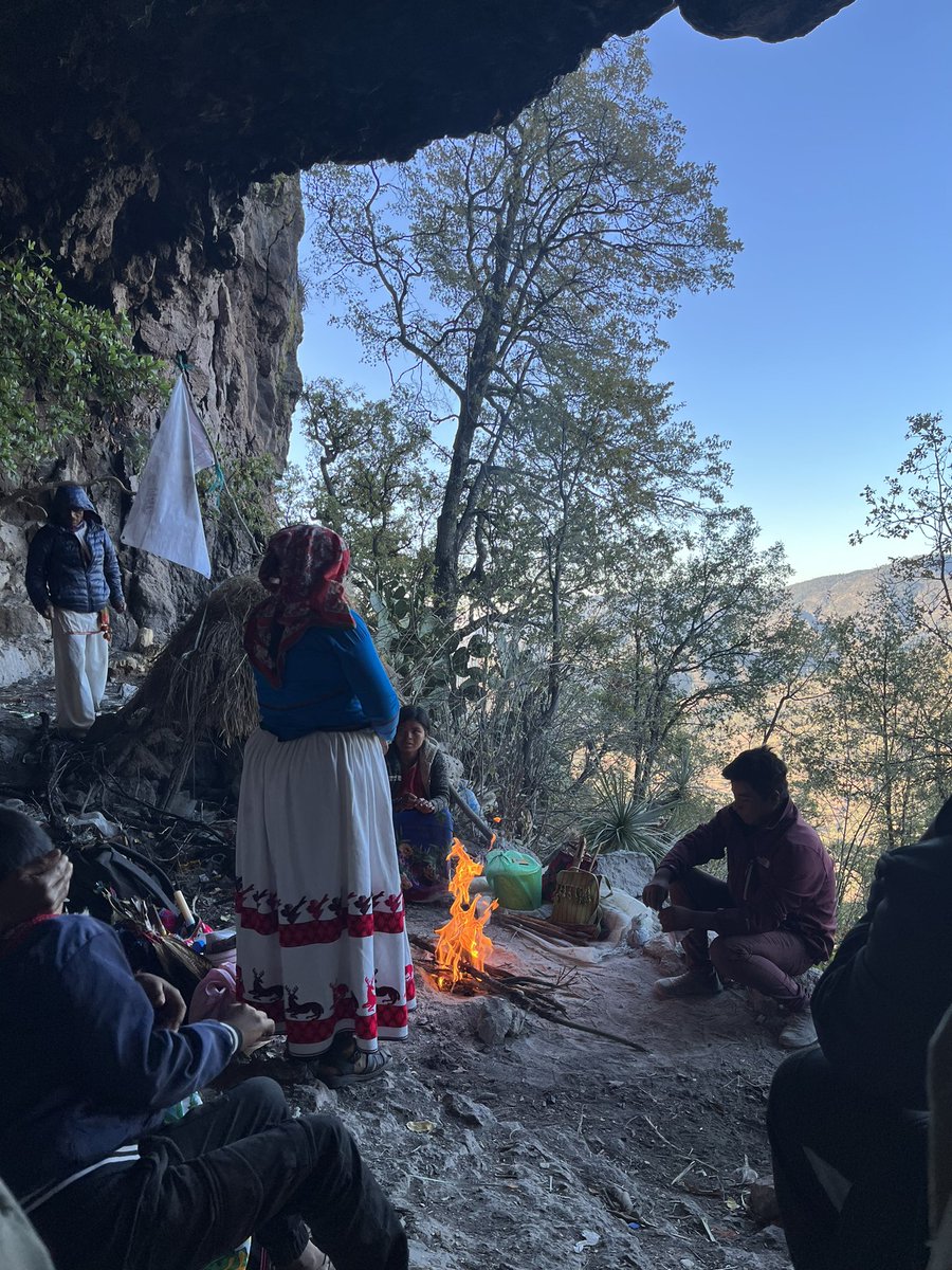Happy Monday!! Wishing everyone an abundant week ✨

Photo from last week when leaving offering at the sacred site of Muku Yuawi