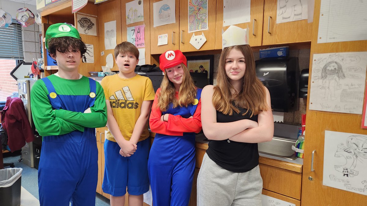 ashfordschoolct's tweet photo. Ashford School took part in a Spirit Week before Spring Break https://t.co/0hpOo9ERkd