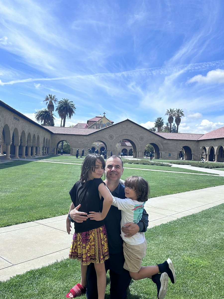 Great to be back at @Stanford! @SelamiEduard showing the campus to Melody and Thomas nearly 30 years after coming in the 🇺🇸 as a visiting scholar.