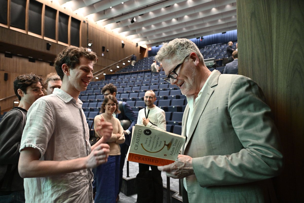 SAIS recently partnered with @ForeignPolicy on a live taping of the popular @OnesandToozePod at the @JHUBloombergCtr. Co-hosts @Adam_Tooze and @CameronAbadi delved into issues ranging from tensions with China to higher education philanthropy and concluded with student questions.